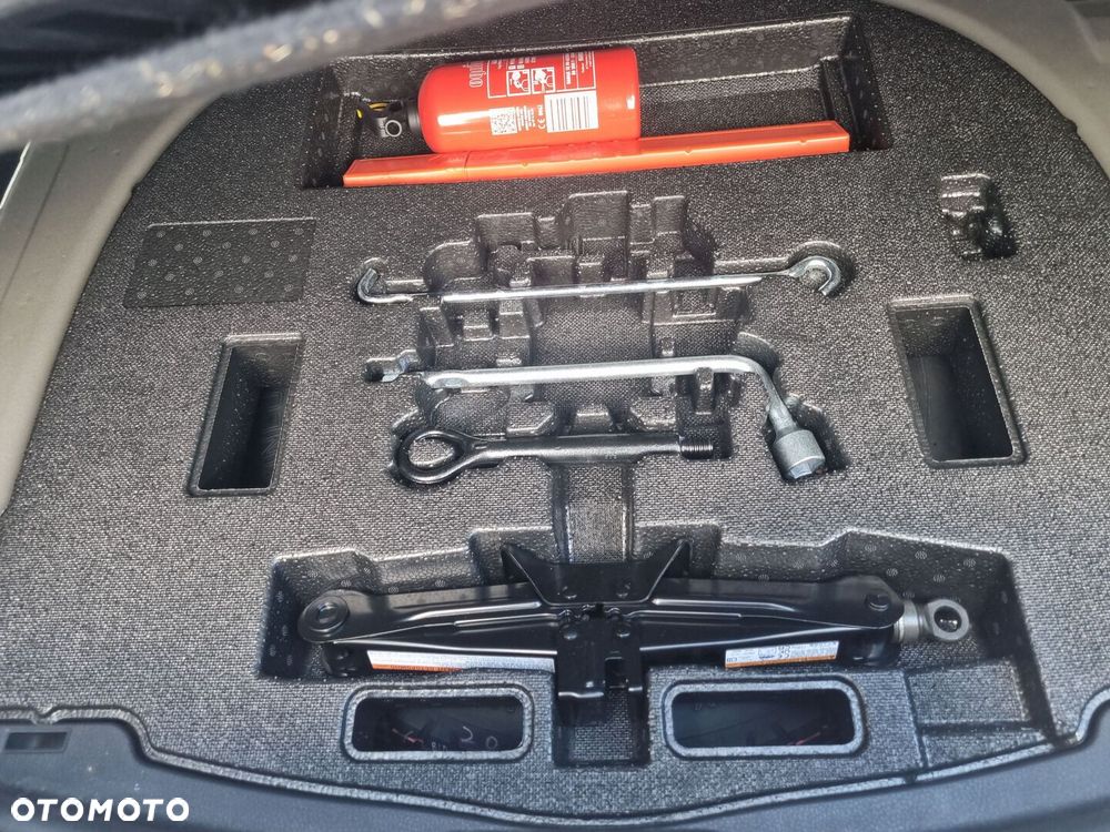Toyota Camry 2.5 Hybrid Executive CVT - 24