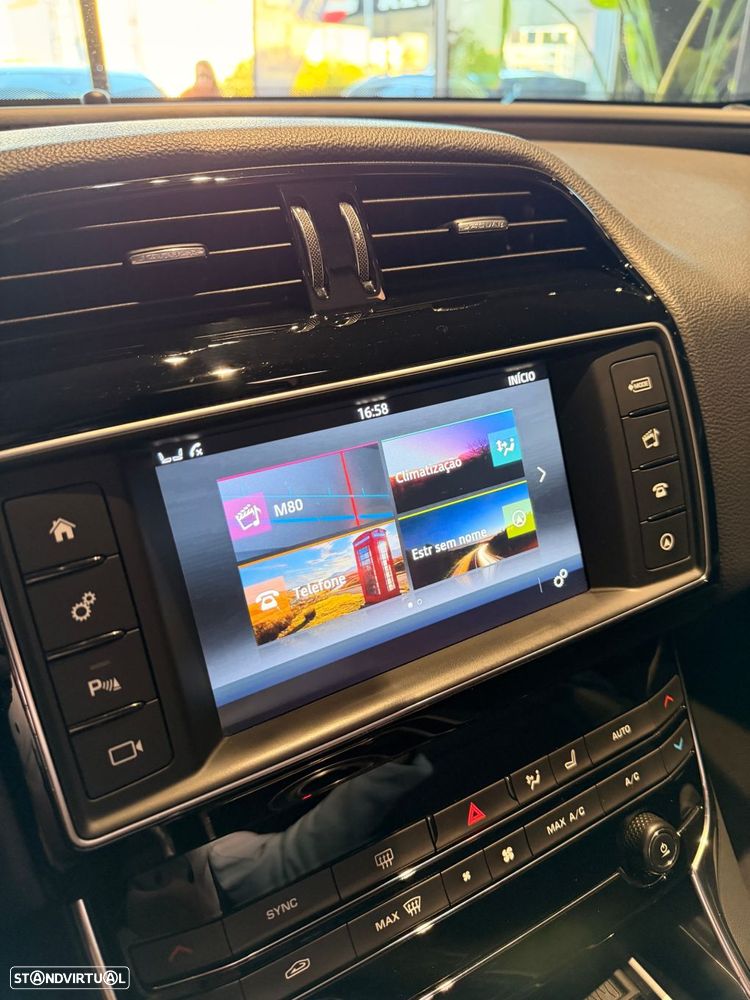 Jaguar XE 2.0 D R-Dynamic S - 26