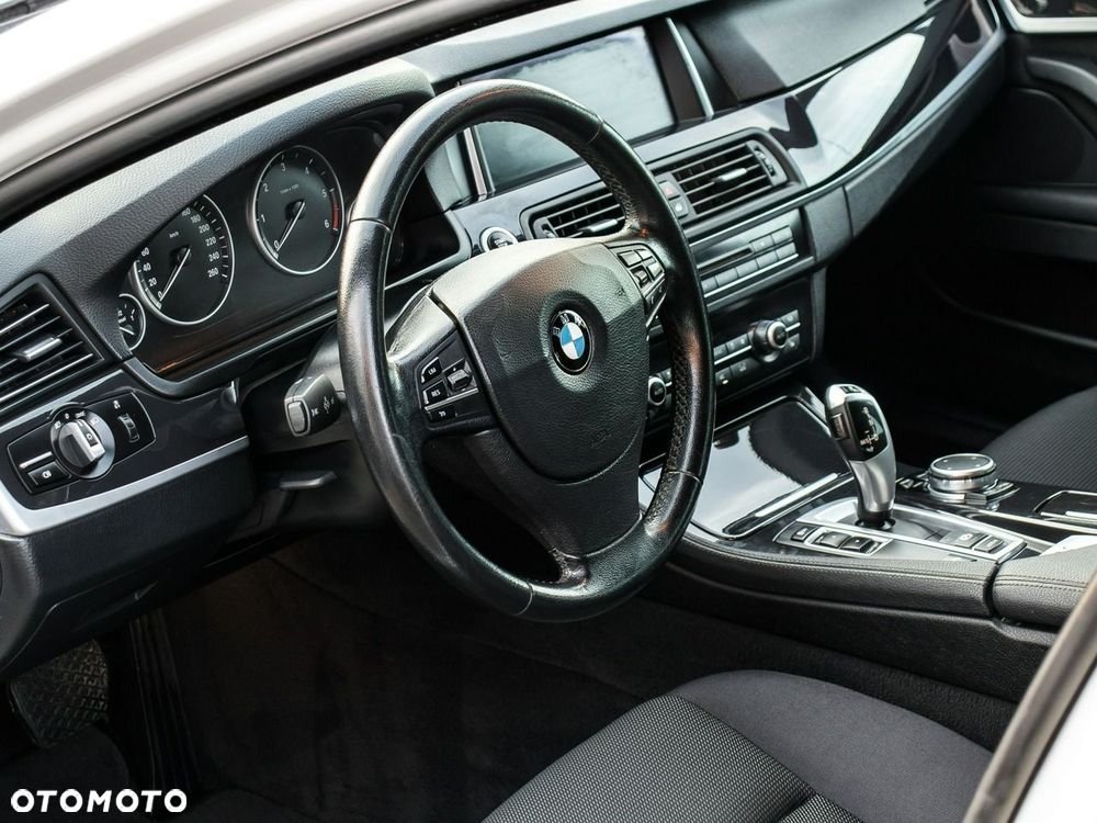 BMW Seria 5 520d Luxury Line - 12