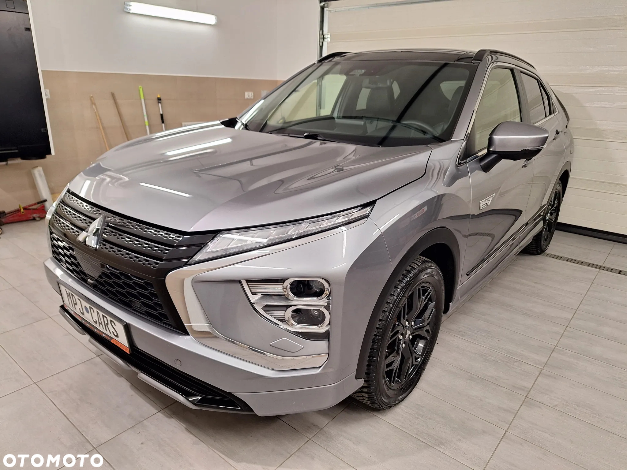Mitsubishi Eclipse Cross Plug-In Hybrid 4WD Top - 4
