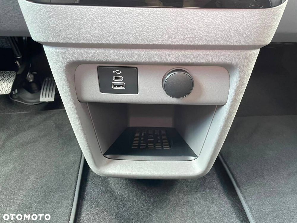 Ford Tourneo Custom - 40