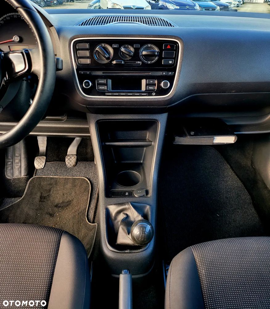 Volkswagen up! 1.0 beats - 12