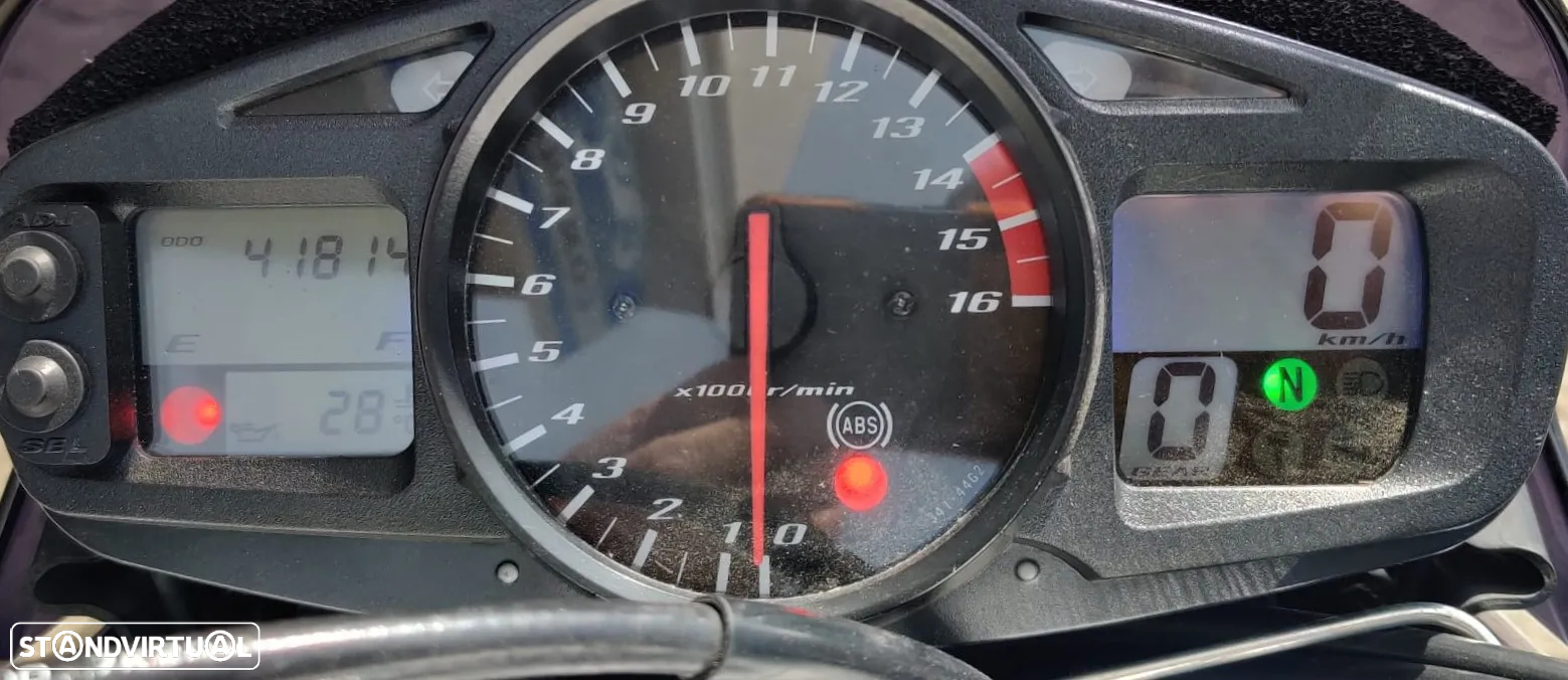Suzuki GSR 600 - 12