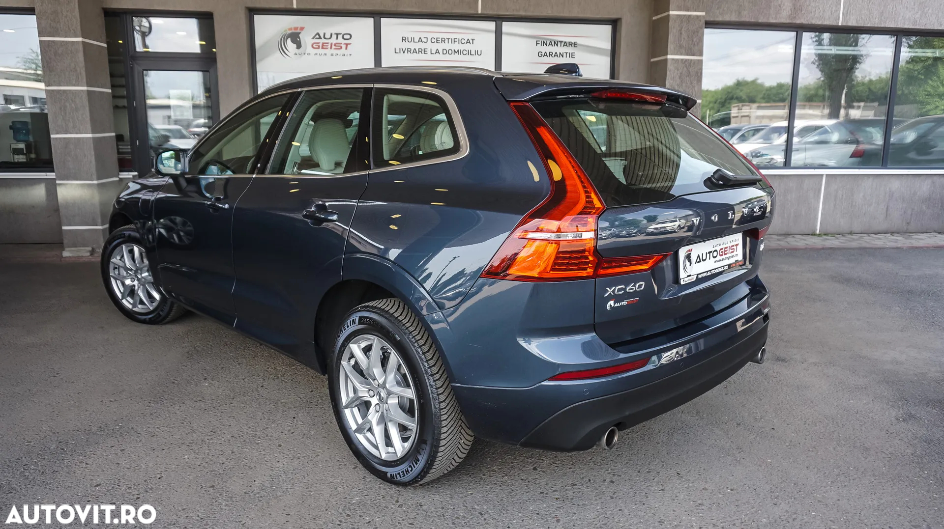 Volvo XC 60 T8 Twin Engine AWD Geartronic Momentum - 35