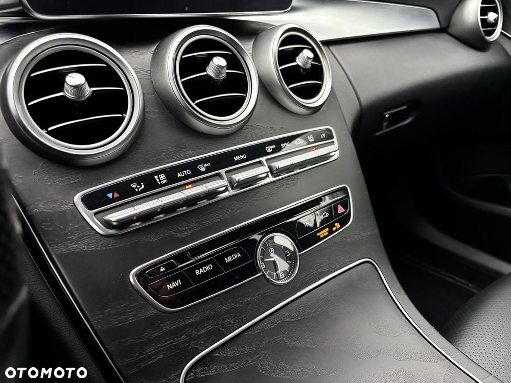 Mercedes-Benz Klasa C 300 9G-TRONIC AMG Line - 20