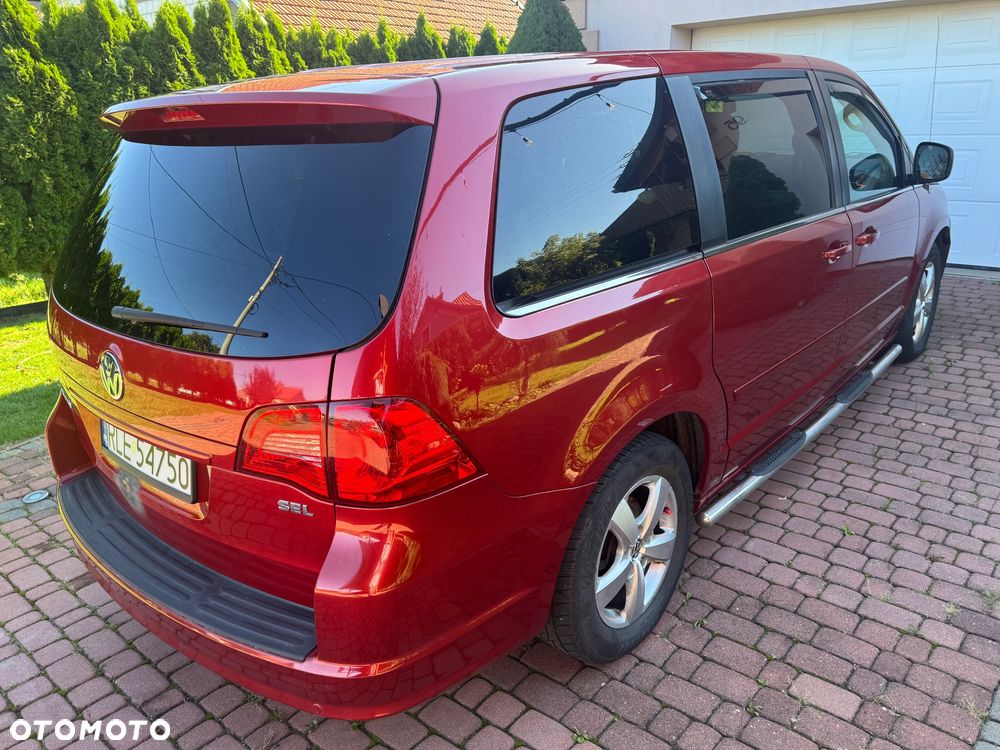 Volkswagen Routan - 4