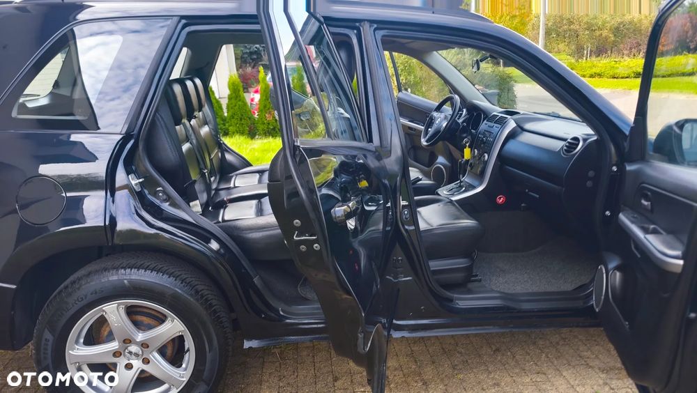 Suzuki Grand Vitara 2.0 De Luxe - 25
