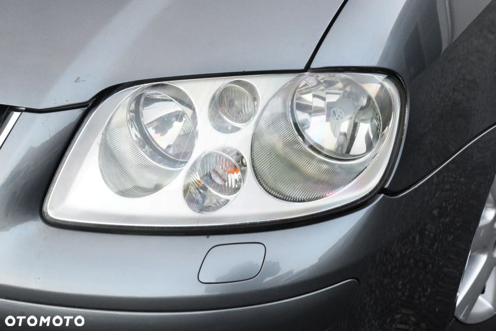 Volkswagen Touran 2.0 TDI Trendline DSG - 12