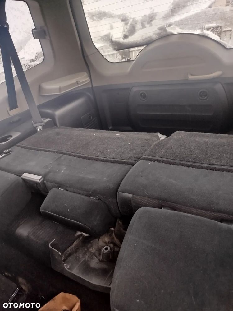 Mitsubishi Pajero - 20