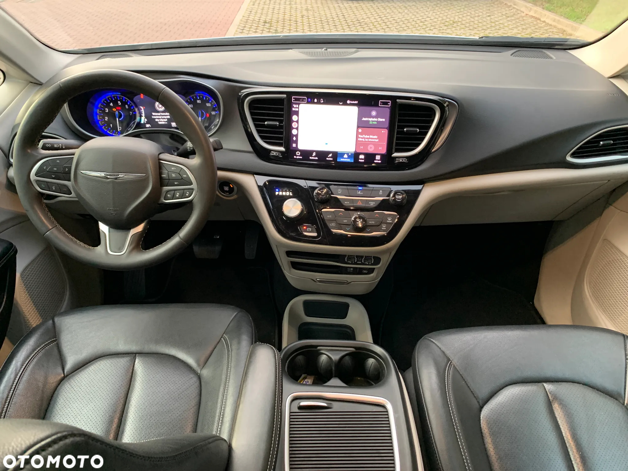 Chrysler Pacifica - 12