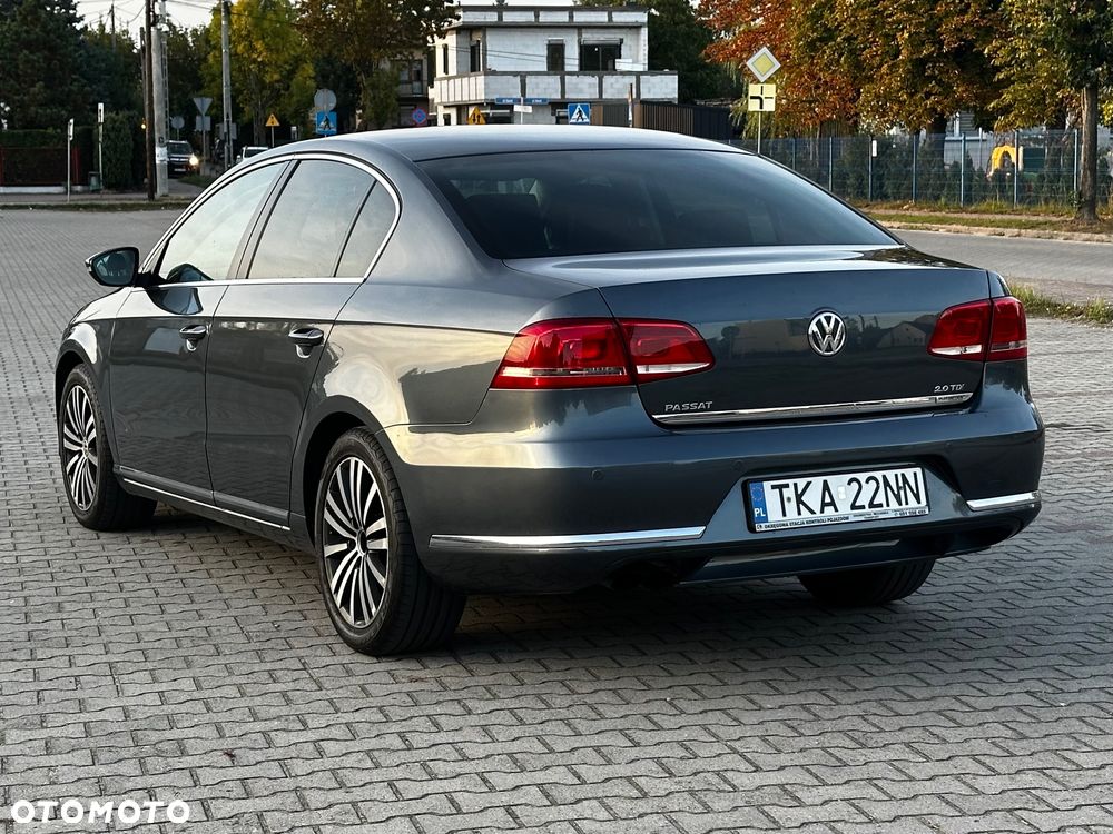 Volkswagen Passat - 13