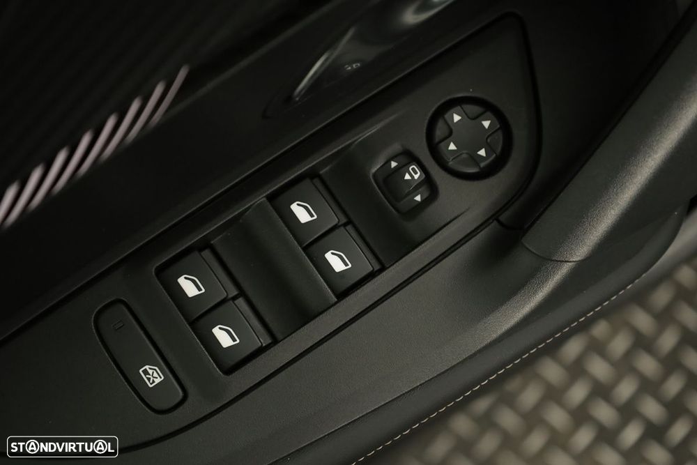 Peugeot 2008 1.2 PureTech Allure - 20