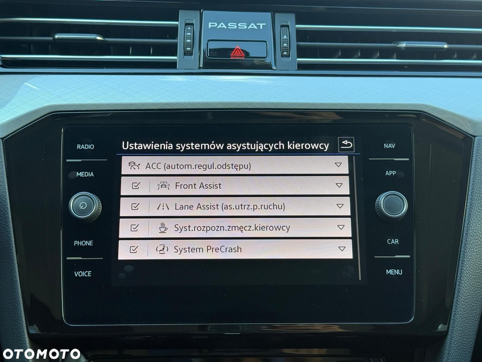 Volkswagen Passat - 16
