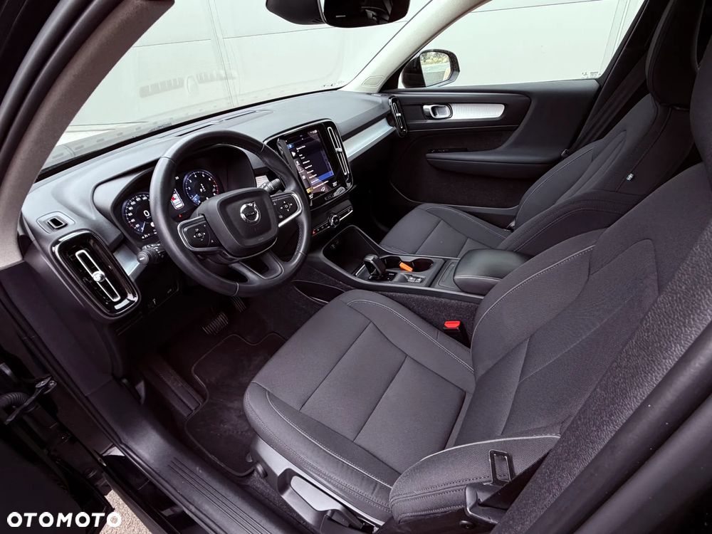 Volvo XC 40 B4 B AWD DKG Plus Bright - 24