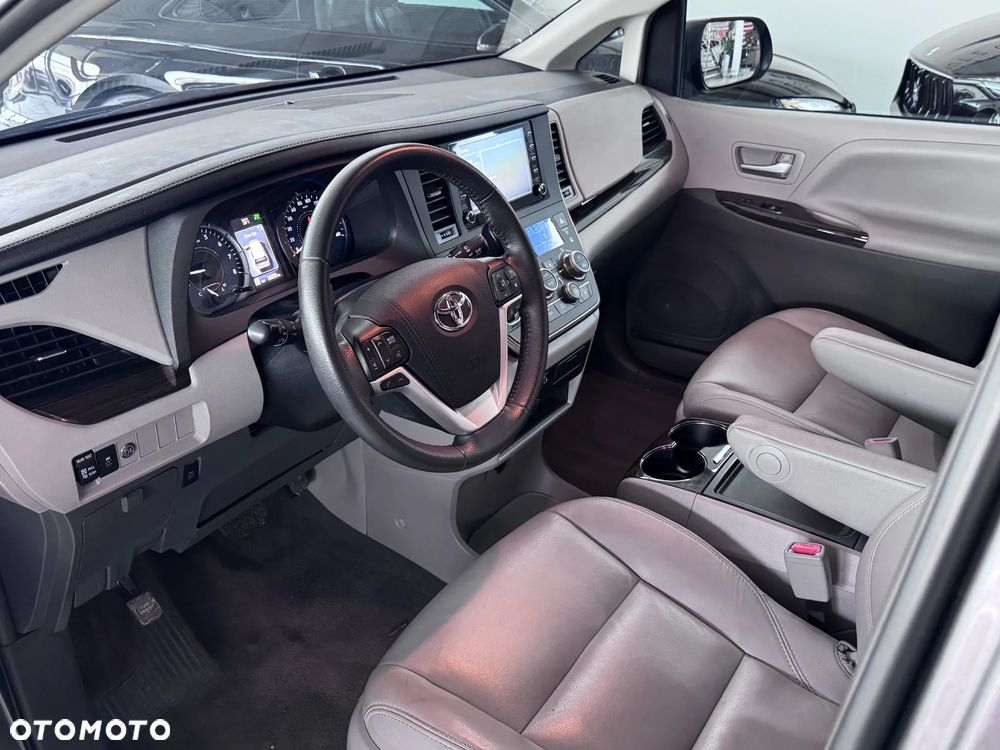 Toyota Sienna 3.5 V6 - 10