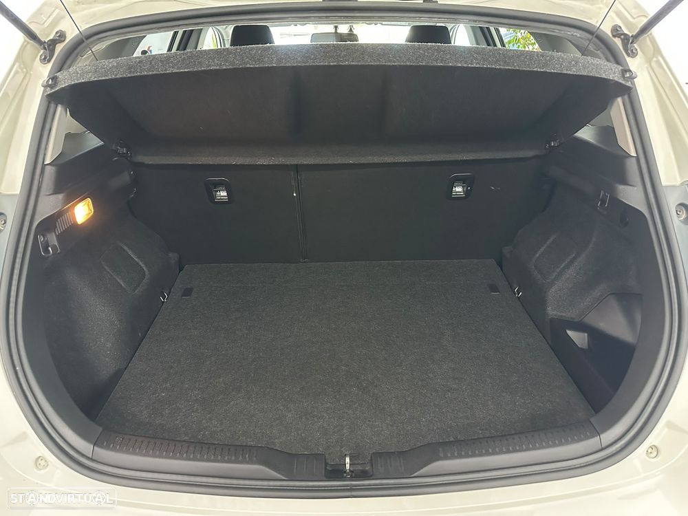 Toyota Auris 1.8 HSD Comfort +P.Sport+Navi - 32