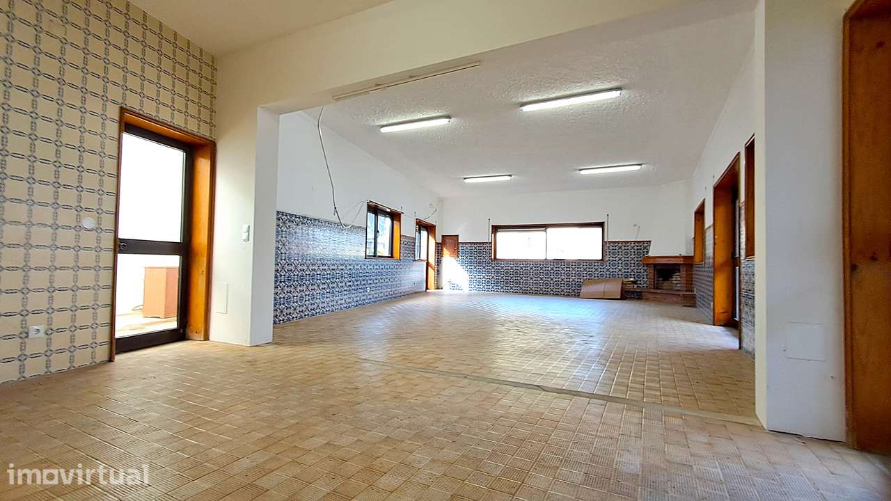Oportunidade no Centro dos Carvalhos! (transformar em habitação) - Grande imagem: 2/10