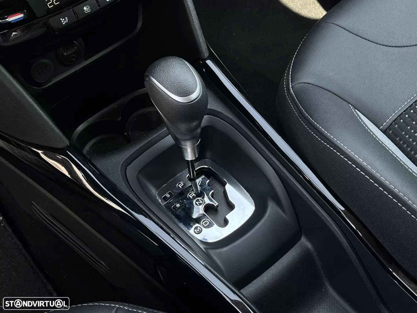 Peugeot 2008 1.2 PureTech Allure EAT6 - 12
