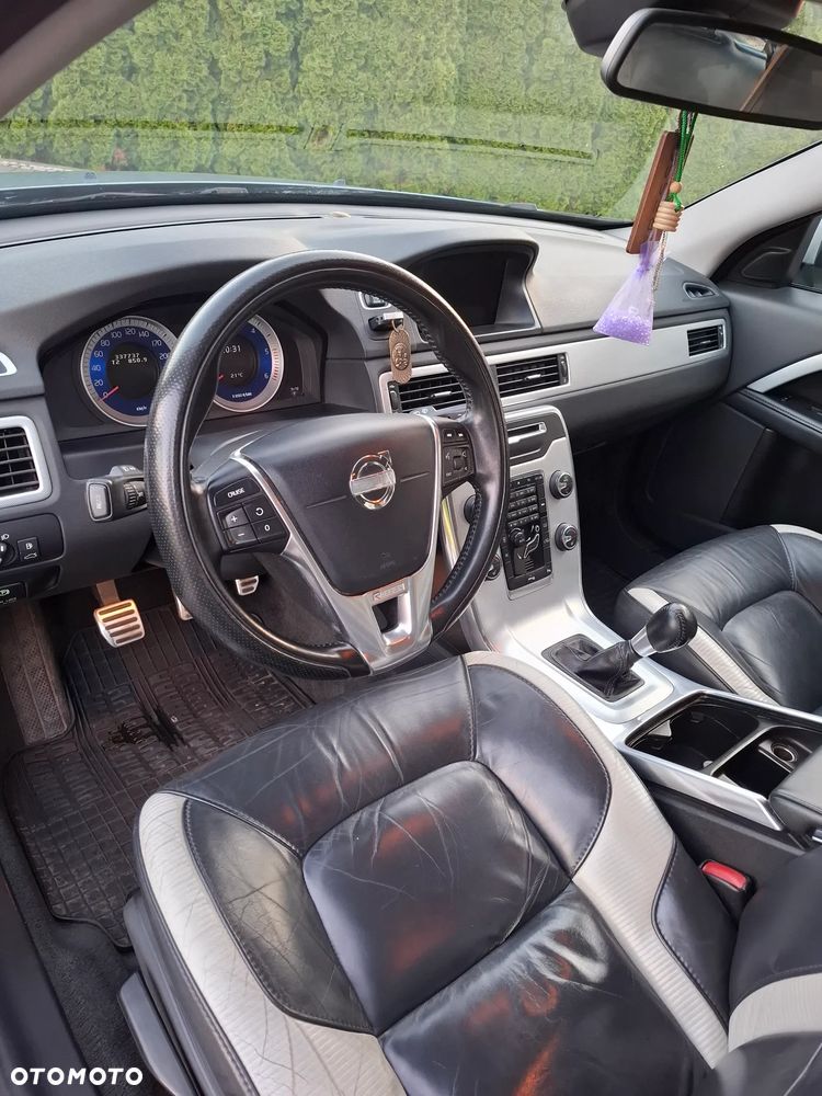 Volvo V70 D3 R-Design - 8