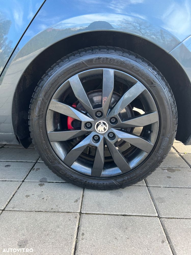 Skoda Octavia Combi 2.0 TDI 4x4 DSG RS - 18