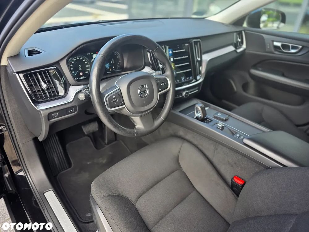 Volvo V60 B3 B Momentum Core - 19