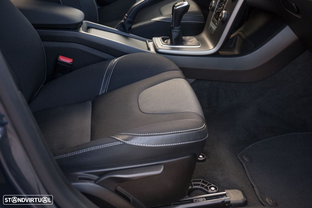 Volvo V40 2.0 D3 Momentum - 21