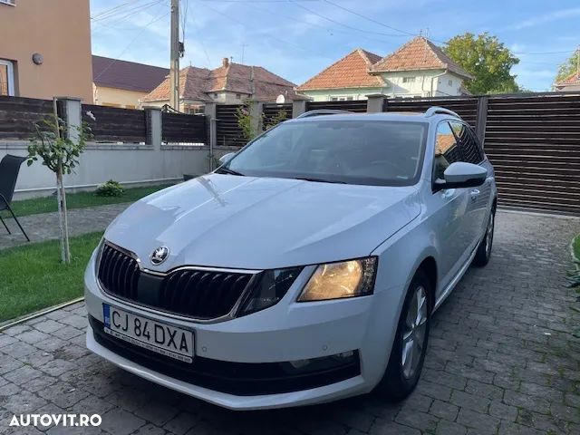 Skoda Octavia Combi Diesel 1.6 TDI Style - 2