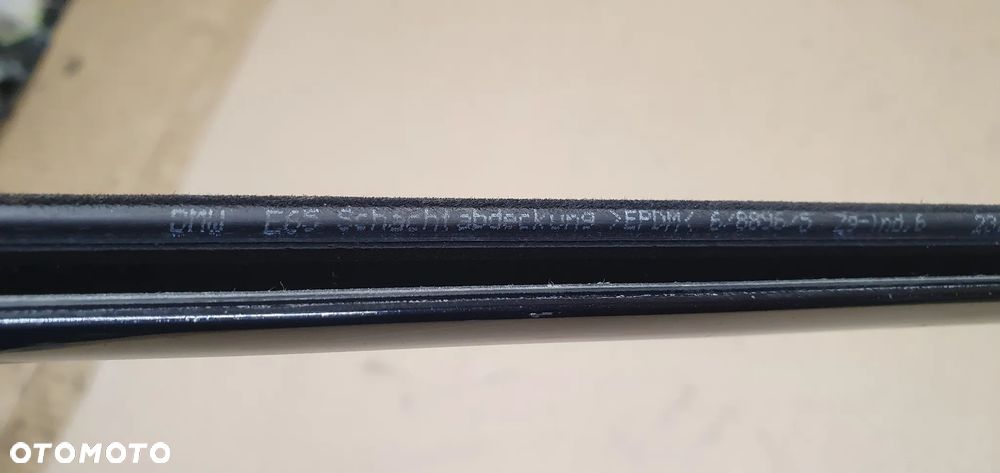 Listwa zgarniająca drzwi lewy tył BMW 7 E65 - 8