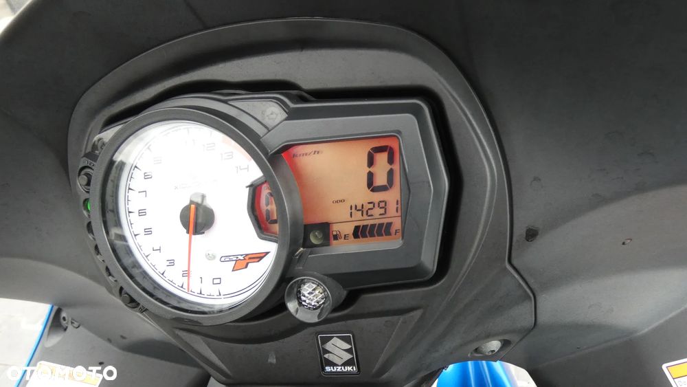 Suzuki GSX - 17