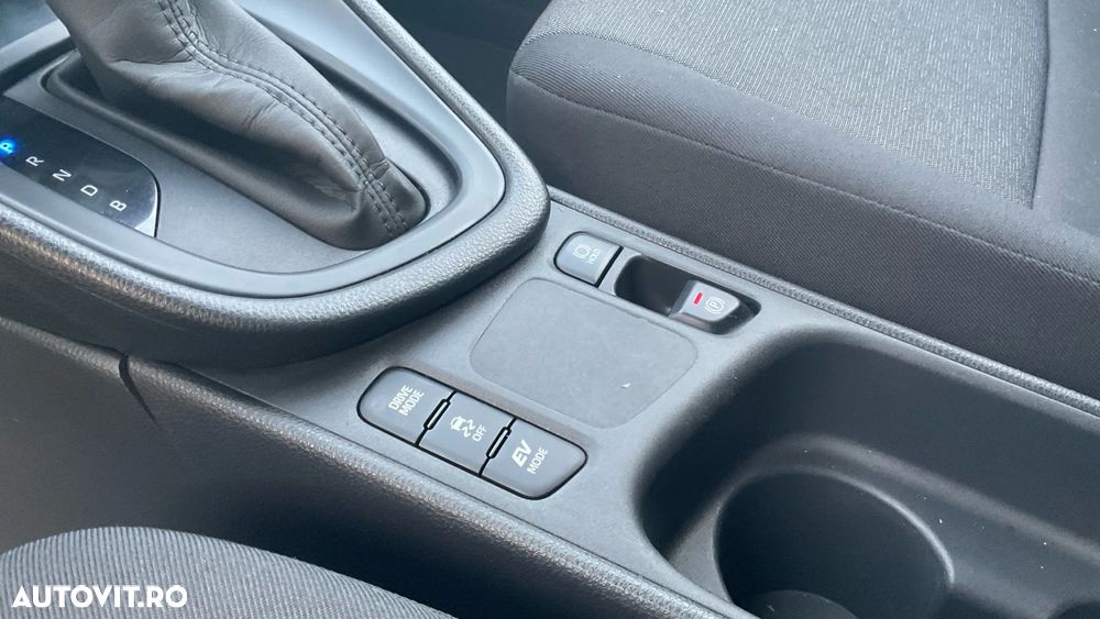 Toyota Yaris 1.5 VVT-i HSD Eco - 27