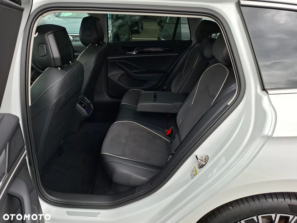 Volkswagen Passat Variant 2.0 TDI SCR DSG Elegance - 11