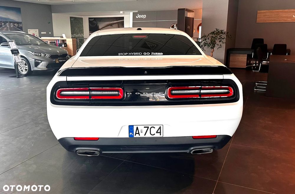 Dodge Challenger - 8