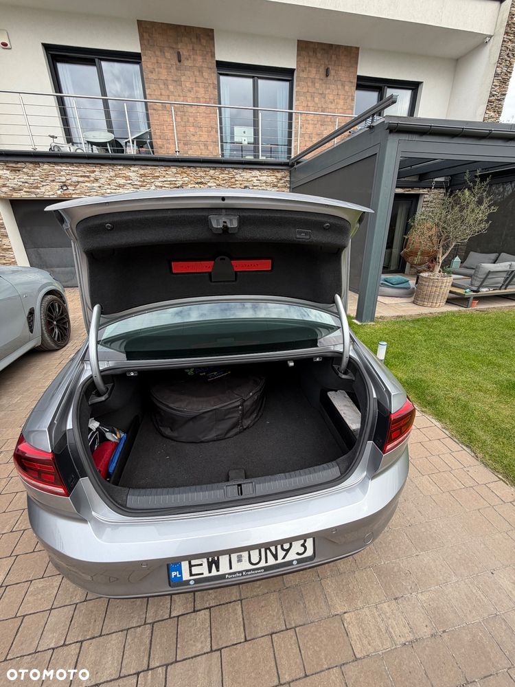 Volkswagen Passat - 18