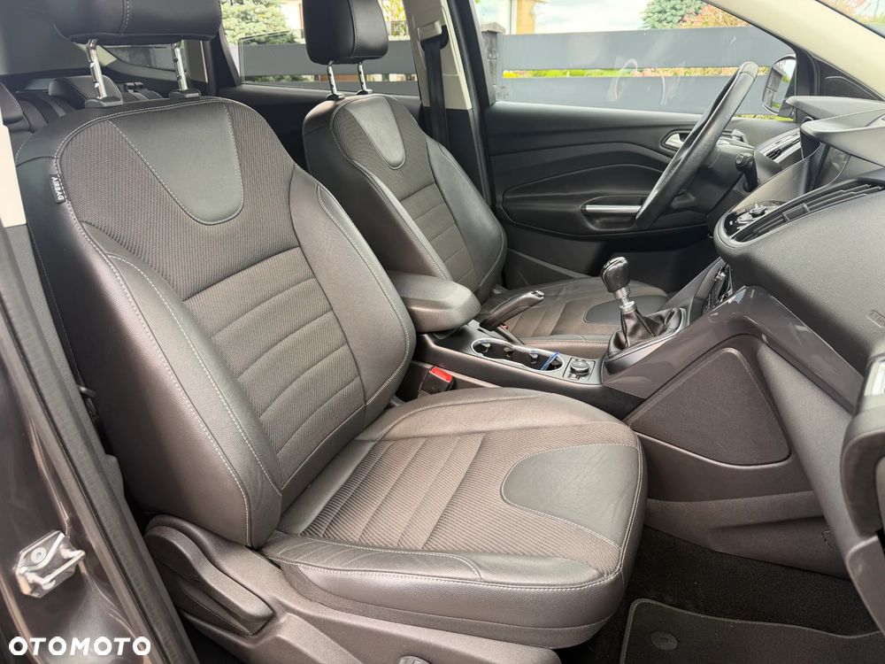 Ford Kuga 1.5 EcoBoost 2x4 Titanium - 5
