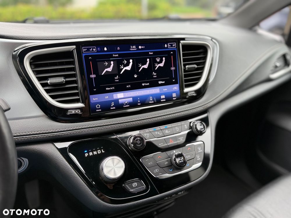 Chrysler Pacifica - 17
