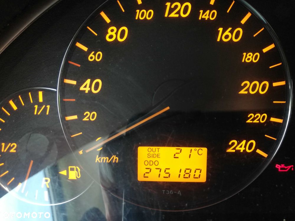 Toyota Avensis - 8