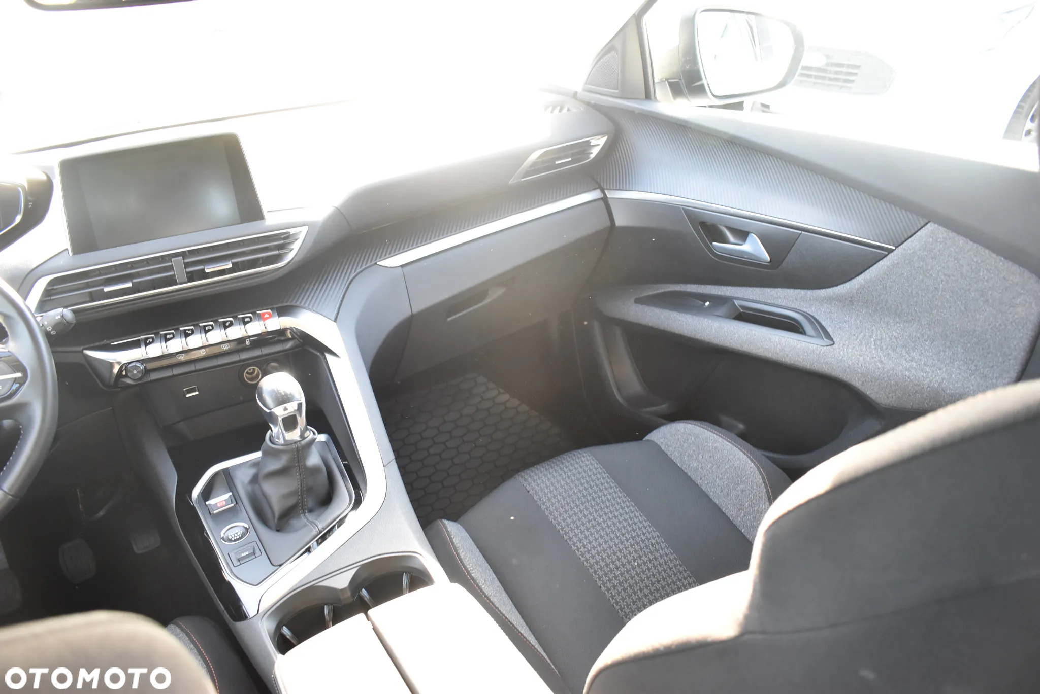Peugeot 3008 1.2 PureTech Active Pack S&S - 21