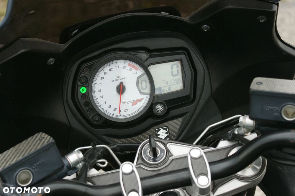 Suzuki GSX - 12