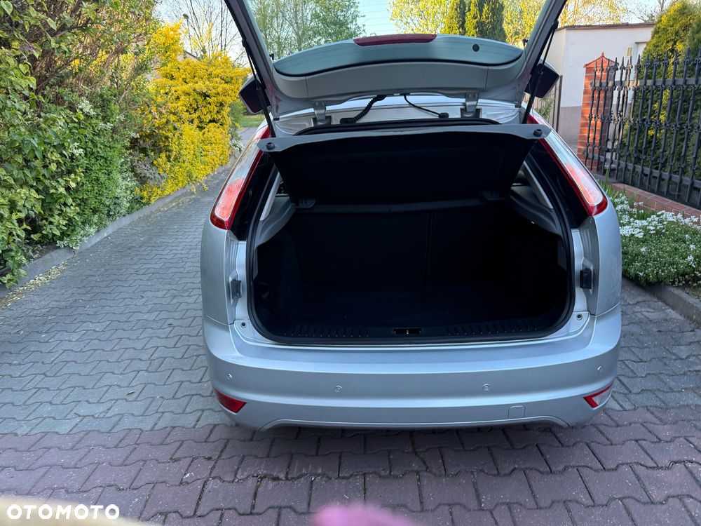 Ford Focus 1.6 Comfort X / 100 - 19