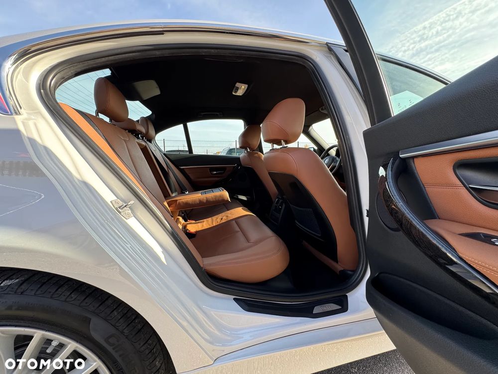 BMW Seria 3 320d Luxury Line - 13