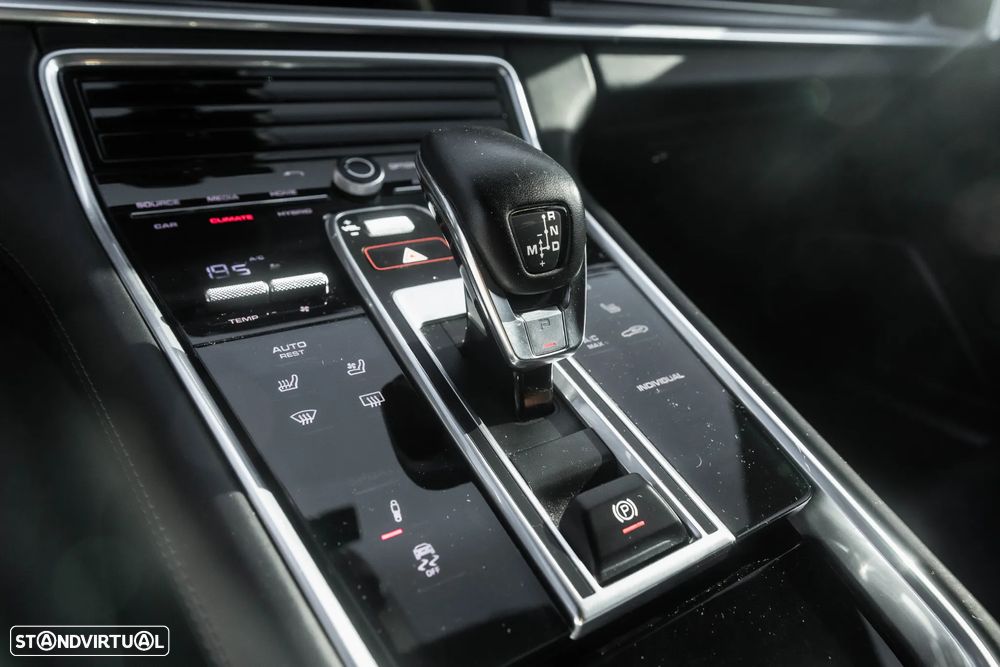 Porsche Panamera Sport Turismo 4 E-Hybrid - 26
