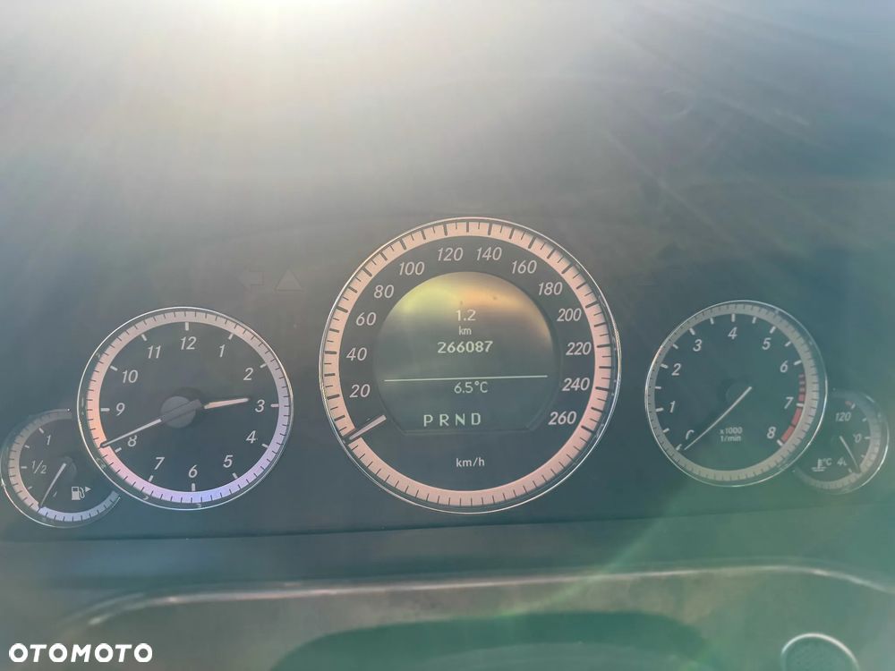 Mercedes-Benz Klasa E 200 T BlueEFFICIENCY 7G-TRONIC Elegance - 10