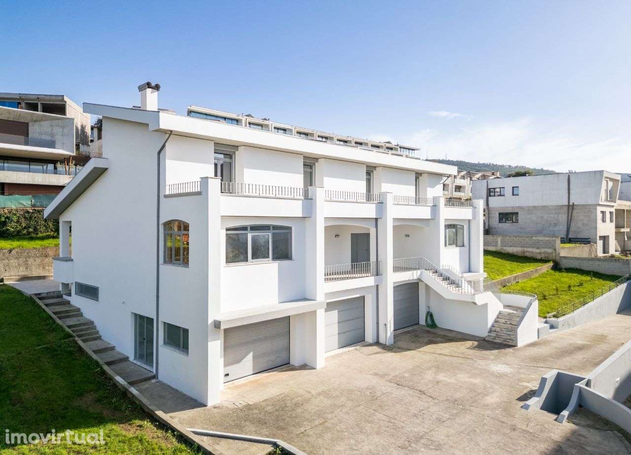 Moradia T5 Remodelada - Condomínio da Fonte Seca - Grande imagem: 3/59