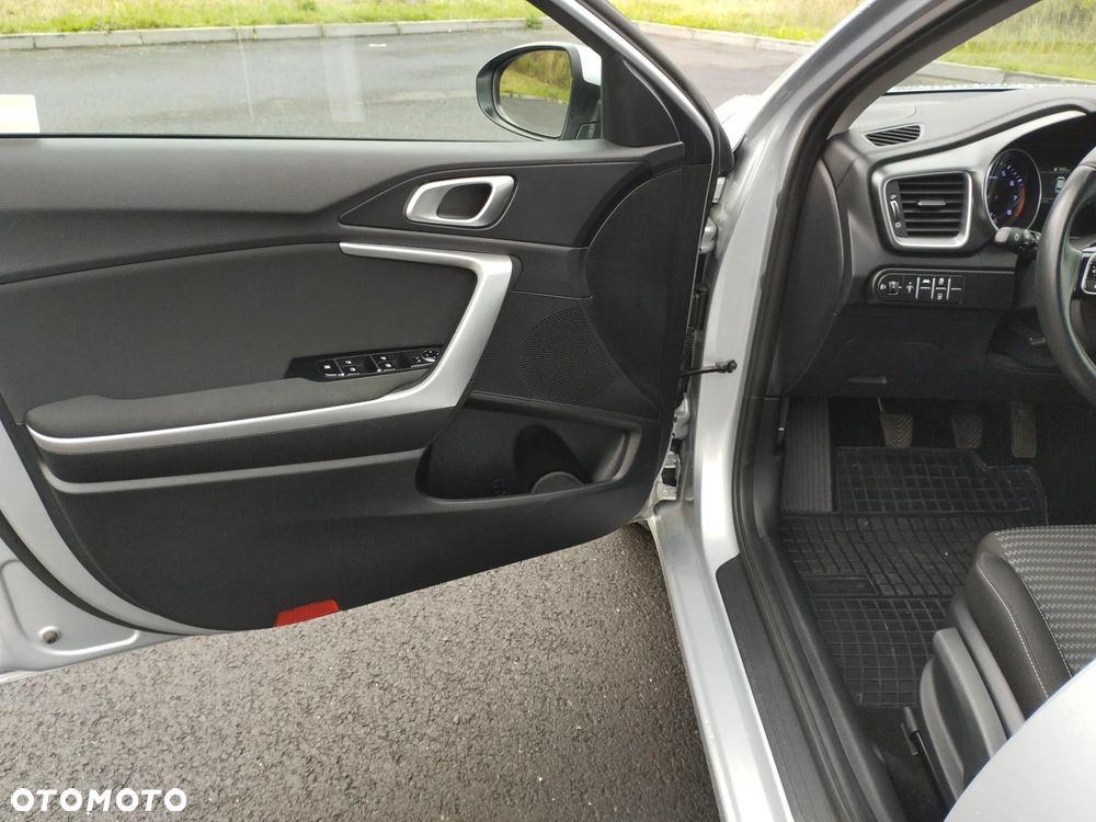 Kia Ceed 1.5 T-GDI M - 10