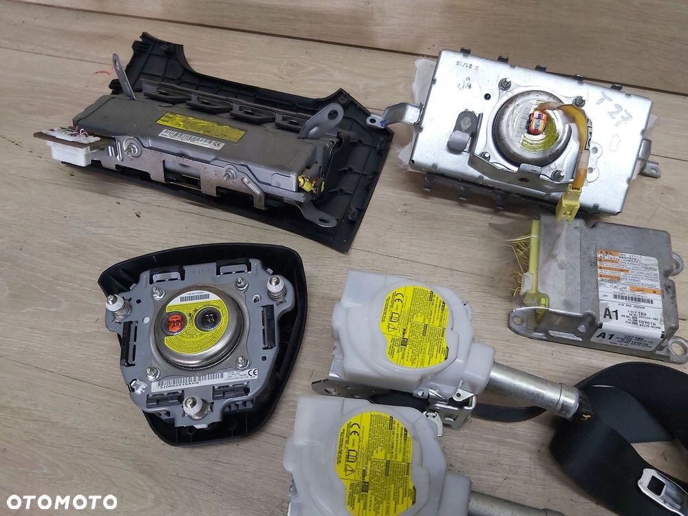 Toyota Avensis T27 LIFT 14-18r poduszka air bag kierowcy deska pas 2015r - 3