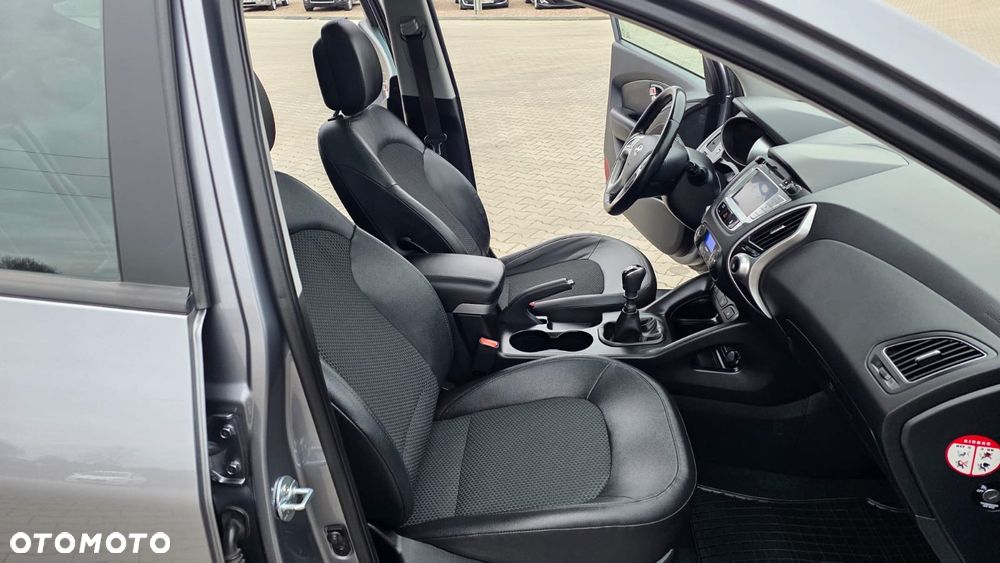 Hyundai ix35 1.7 CRDi 2WD blue Finale Gold - 23