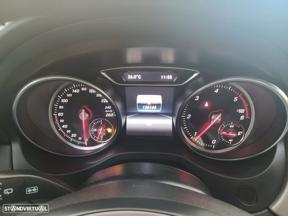 Mercedes-Benz CLA 180 d Shooting Brake Urban - 13
