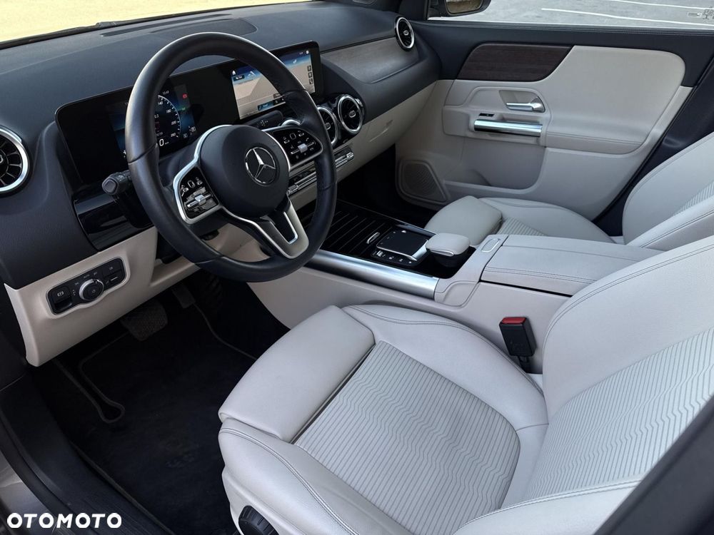 Mercedes-Benz GLA - 10