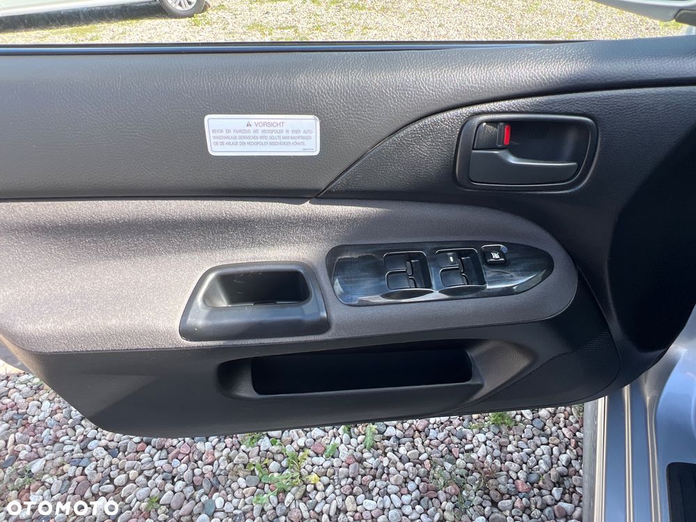 Mitsubishi Lancer 1.6 Intense - 18
