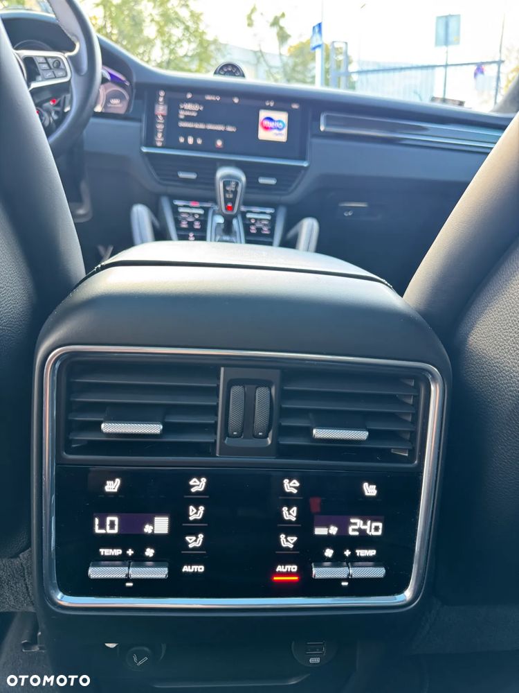 Porsche Cayenne Coupe - 34